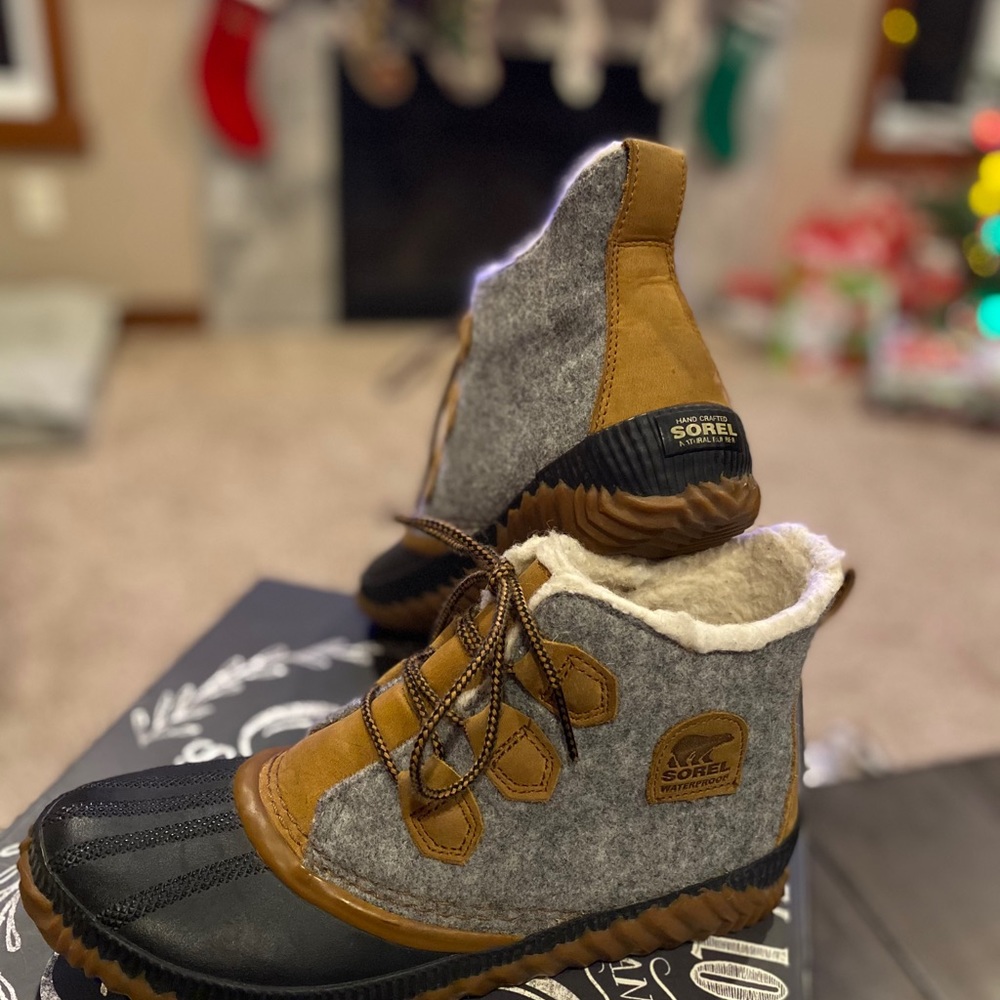Sorel Lined Out N About Boots